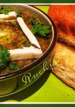 A picture of Hariyali Paav Bhaji.