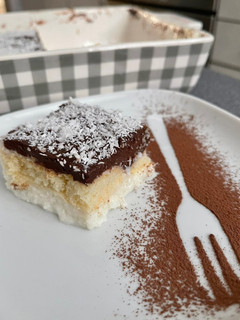 Sütés nélküli kókuszos pudingos piskóta recept fotója