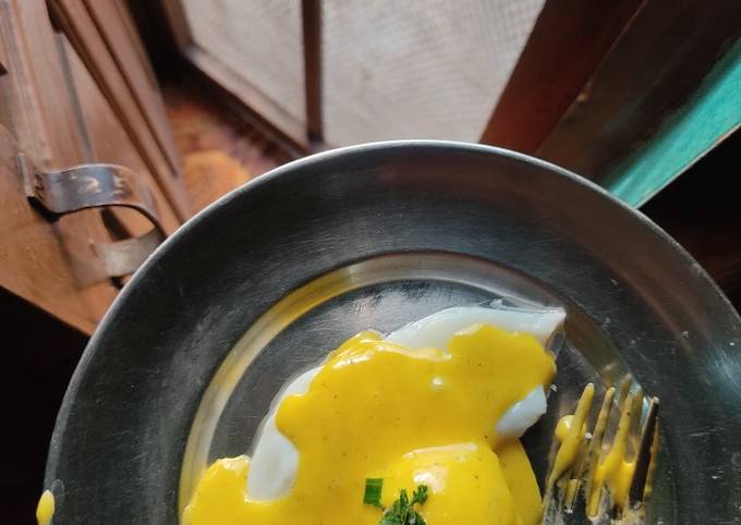 Poached Egg With The Most Luxurious Hollandaise Sauce