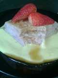 Isla flotante de frutilla con crema sambayón y frutillas