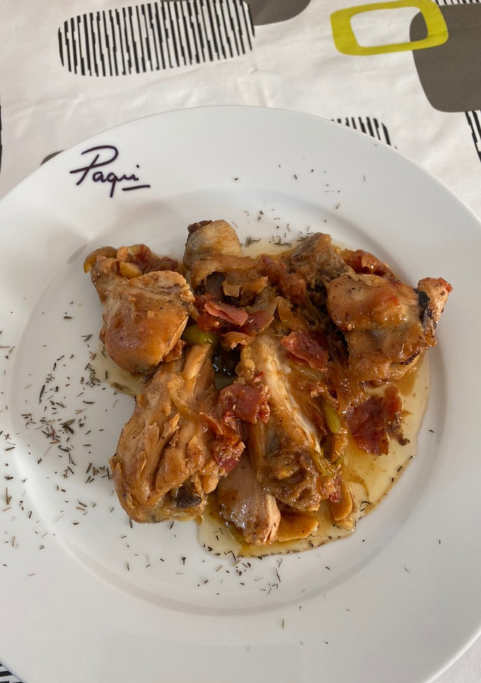 Una foto de Pollo al chilindrón