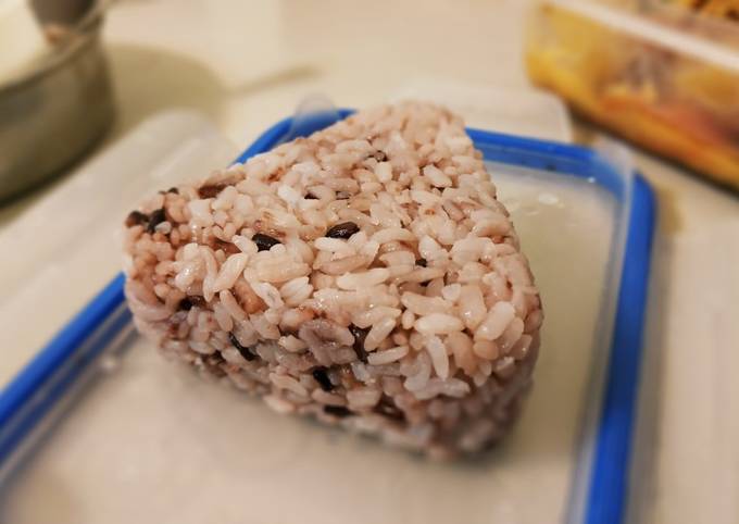 清冰箱料理 洋蔥雞紫米飯糰食譜與作法by 謝小q Cookpad