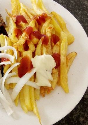 A picture of Chips with Mayonnaise.