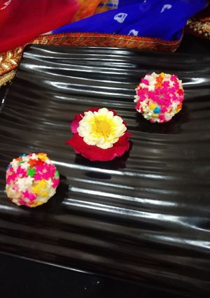 A picture of Rainbow chocolate balls.