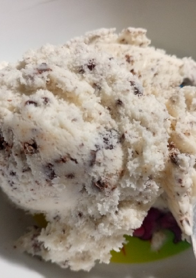 Una foto de Helado de stracciatella en heladera