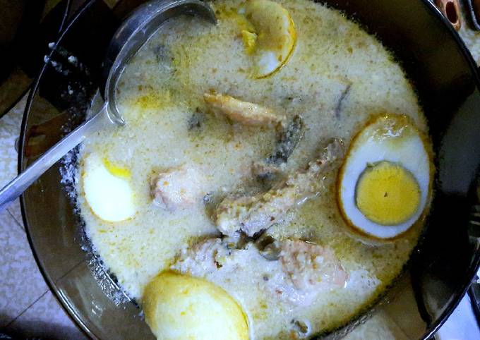 White Chicken & Egg Curry