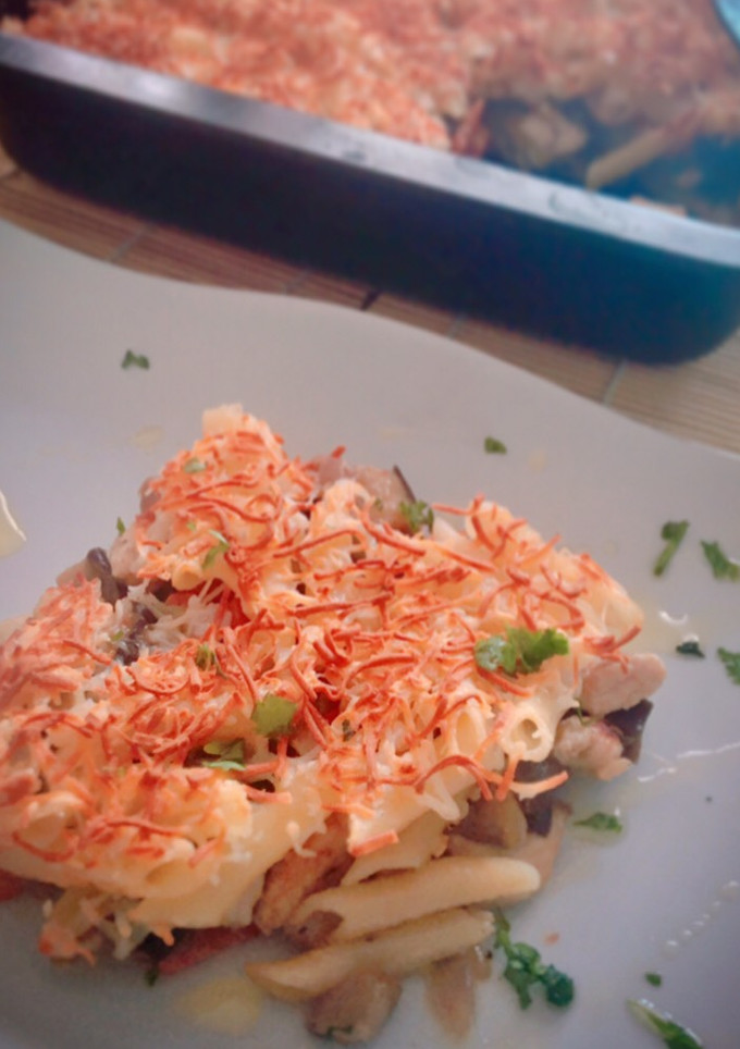 Una foto de Pastel gratinado de macarrones con pollo y berenjena