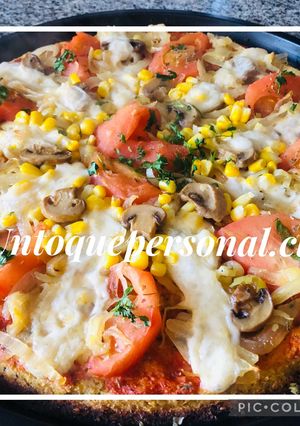 Una foto de Pizza con base de coliflor