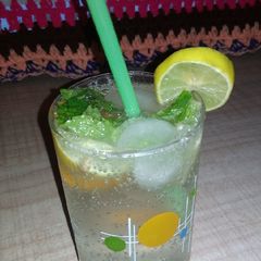 A picture of Lemon mojito.