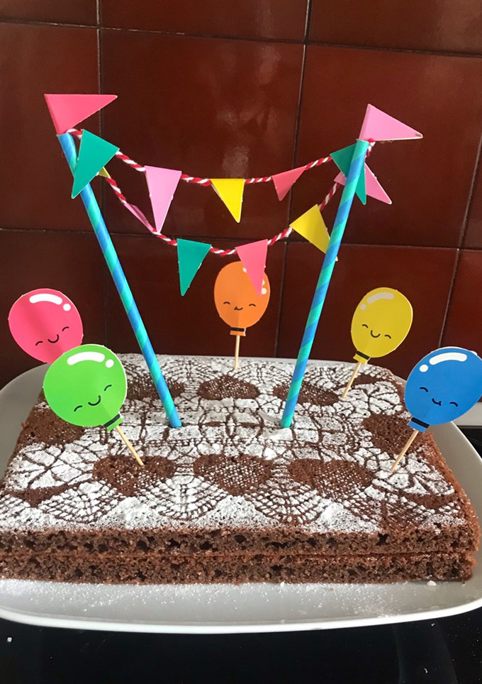 Una foto de Tarta de cumpleaños de chocolate con mermelada, para Mar y Pol