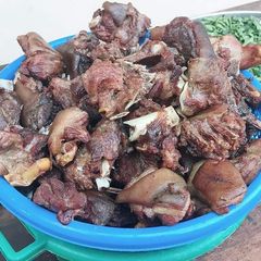 A picture of Fried goat meat.