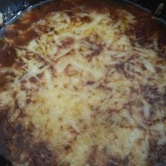 A picture of French onion soup.