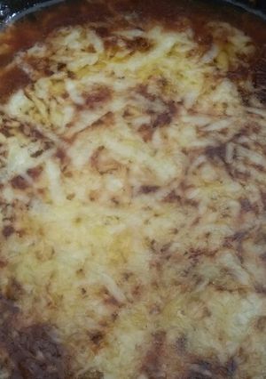 A picture of French onion soup.