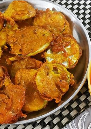 लौकी की पकौड़ी चटनी(lauki ki pakodi chutney recipe in Hindi) रेसिपी मुख्य फोटो