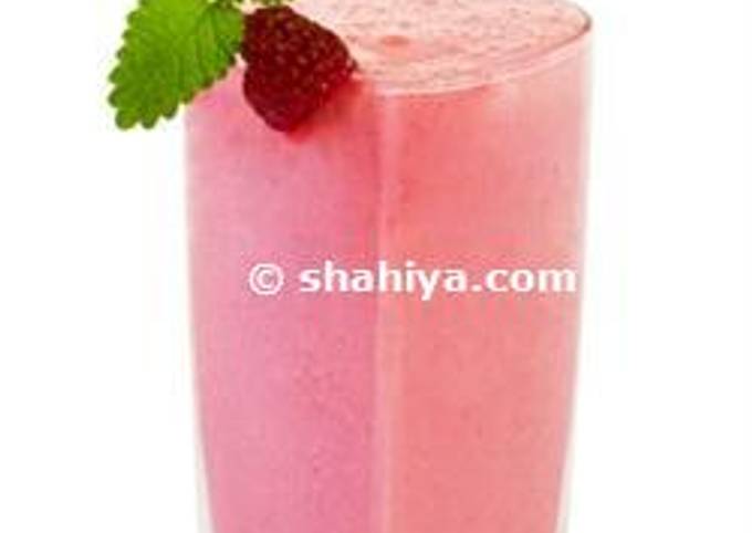 Steps to Make Quick Low- fat Strawberry yogurt