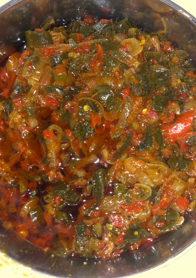 A picture of Spring onion sauce.