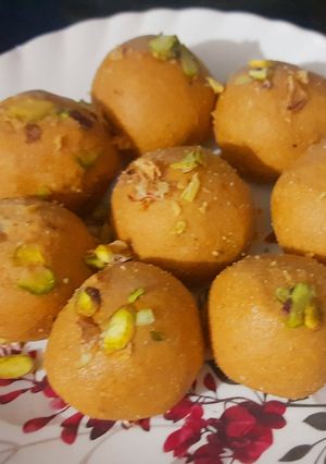 दाणेदार बेसन लाडू (Besan Ladoo Recipe In Marathi) रेसिपी चे मुख्य फोटो 