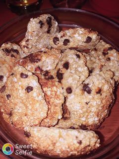 Una foto de Galletas de avena, plátano y chispas de chocolate.😍