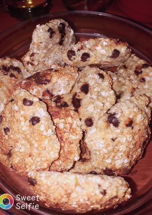 Una foto de Galletas de avena, plátano y chispas de chocolate.😍
