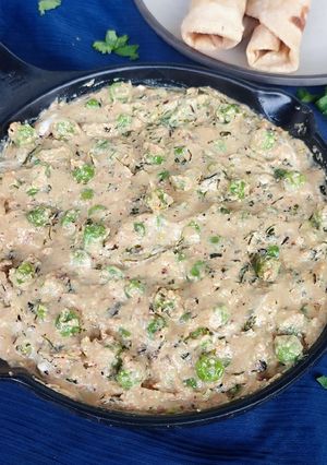 A picture of Restaurant Style Methi Matar Malai (whitegravy+matar).