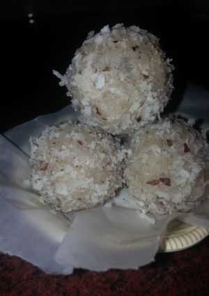 A picture of Milkmaid Coconut Ladoos..