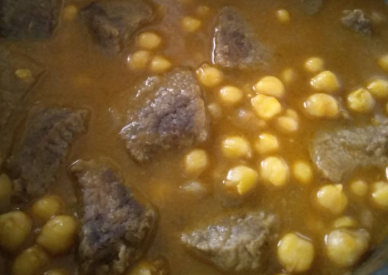 Garbanzos con carne guisada