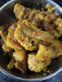 आलू गोभी की सब्जी (aloo Gobi ki sabzi recipe in Hindi) रेसिपी मुख्य फोटो