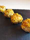 Polpette di pollo su granella di pistacchio