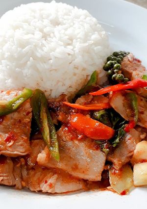 รูปของ ผัดพริกแกงหมูสามชั้นคะน้ากรอบ