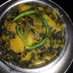 A picture of Malabar spinach curry (pui saker ghonto).