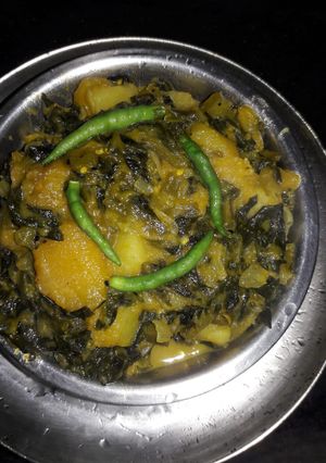 A picture of Malabar spinach curry (pui saker ghonto).