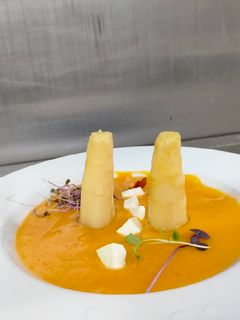 Una foto de Crema de boniato, calabaza, un toque de jengibre y sus cositas😊