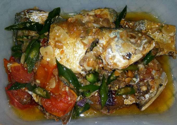 Resep Ikan Kembung Masak Tauco Oleh Ella Thaninda Cookpad