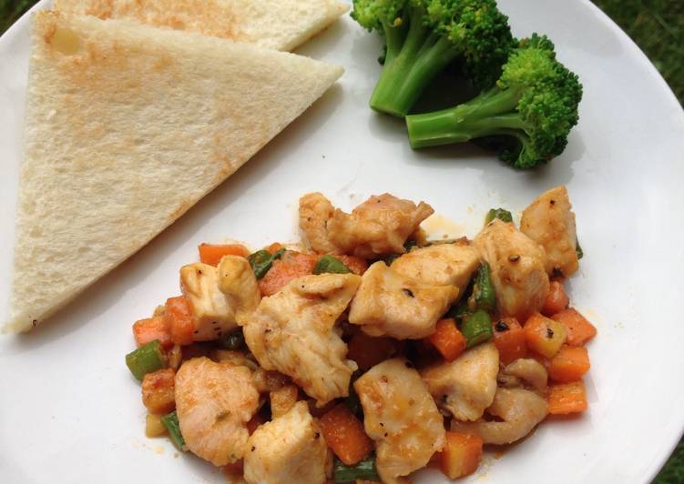 Langkah Mudah untuk Membuat Tumis ayam / sauteed chicken Lezat