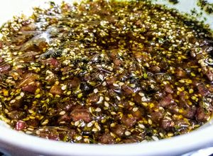Una foto de ZAATAR Y Tomate 🍅...!