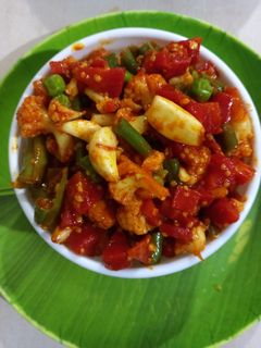 मिक्स भाज्यांचे चटपटीत लोणचे (mix bhajyache lonche recipe in marathi) रेसिपी चे मुख्य फोटो 
