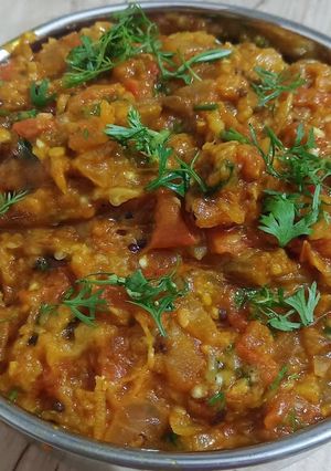 A picture of Easy & Delicious Baingan Bharta Recipe// Roasted Eggplant.