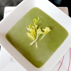 A picture of My Spinach & Celery Soup 🥰.