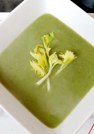 A picture of My Spinach & Celery Soup 🥰.