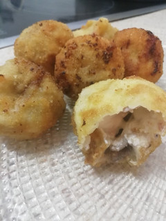 Una foto de Champiñones rellenos de jamón y queso