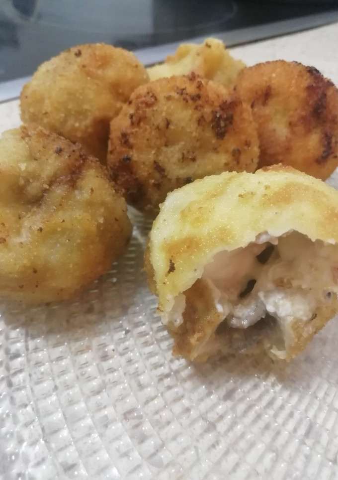 Una foto de Champiñones rellenos de jamón y queso