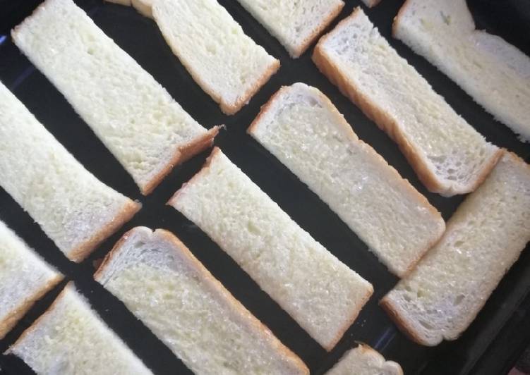Langkah Mudah untuk Menyiapkan Roti Gula Cicah Kopi Panas, Enak
