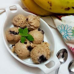 Banana chocochip icecream A picture of Banana chocochip icecream.