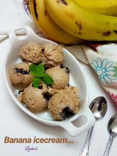 A picture of Banana chocochip icecream.