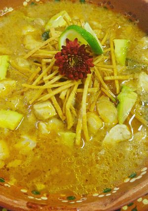 Una foto de Caldo de pescado al guajillo