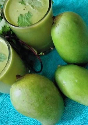 કાચી કેરી નું શરબત(Kachi Keri Sharbat Recipe In Gujarati) રેસીપી મુખ્ય ફોટો