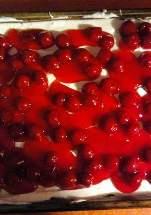 A picture of cherry creamy pie cake.