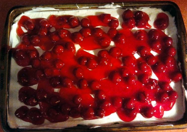 cherry creamy pie cake