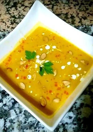 Une photo de La soupe de potiron avec ses graines grillées.😛😜🎄🎄