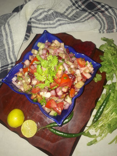 कचुम्बर सलाद (Kachumber Salad recipe in Hindi) रेसिपी मुख्य फोटो